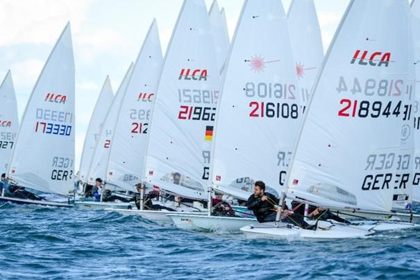 50 ILCA Segel vor Surendorf