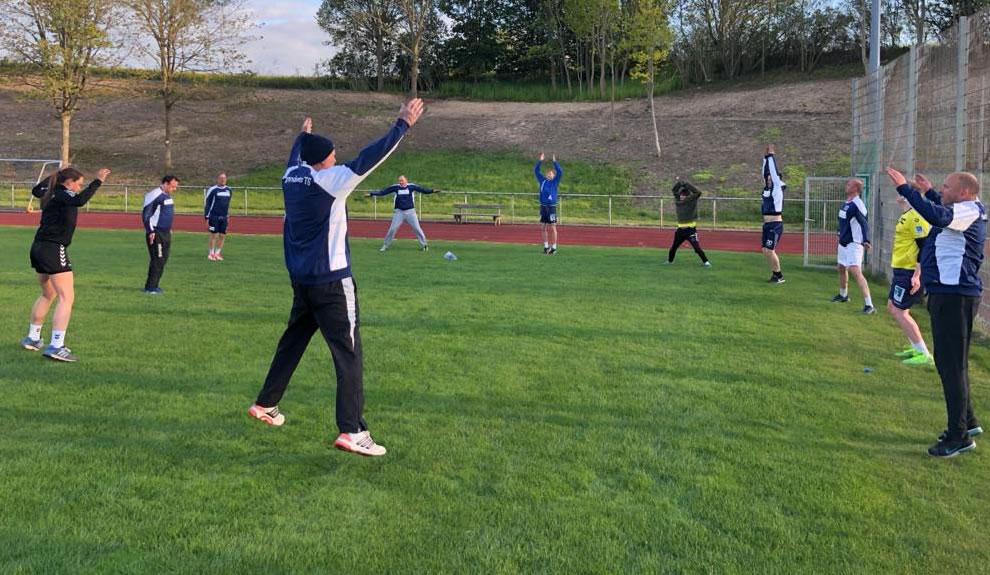 Leistungsbereite Spitzenhandballer zeigten ihre Leidensfähigkeit - Da konnten die Fußballer nur staunen